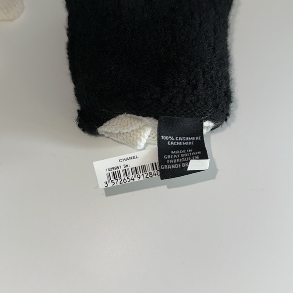 NWT Chanel 100% Cashmere Mittens - Picture 5 of 5
